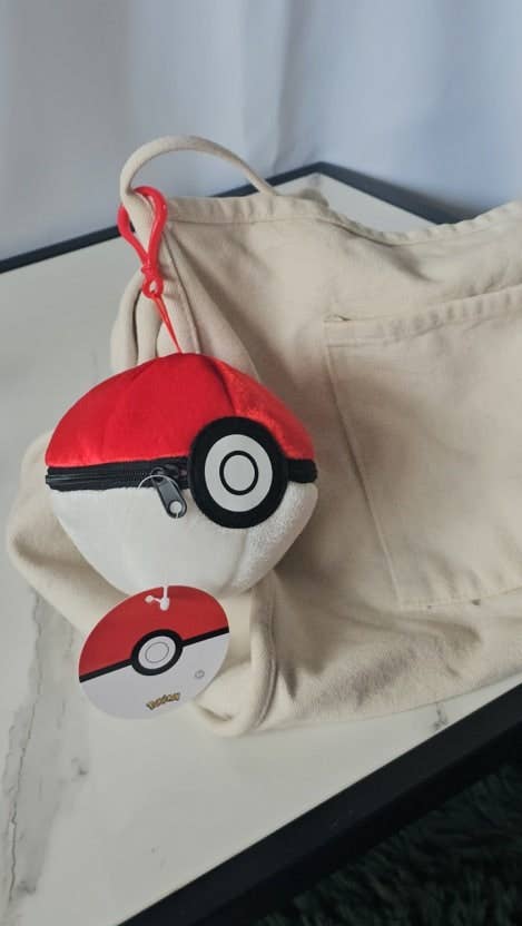 Pokemon Poké Ball Plush Pouch + Random Keychain SET